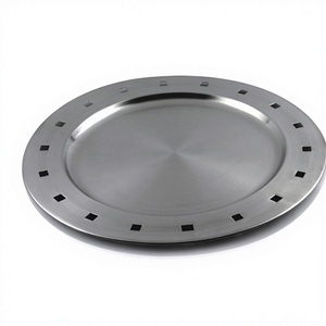 Assiette à dîner en acier inoxydable écologique de luxe chargeur de poinçonnage carré finition émaillée sous la plaque en métal pour les mariages de fête - Product Image 1