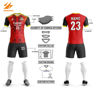 Ademend snel drogend polyester voetbaltenue op maat bedrukt met sublimatieprint voor heren team training - Product Image 2
