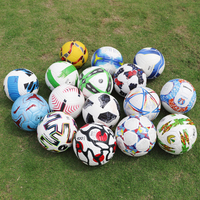 Ballon de football de qualité supérieure pour terrain extérieur, cousu à la machine, taille 5, en cuir PVC, fabriqué en usine, idéal pour l'entraînement