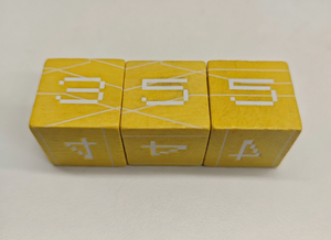 Cubi Geometrici in Legno Fatti a Mano Personalizzati, Blocchi di Lettere, Gioco da Tavolo, Puzzle Modulare di Parole - Product Image 4