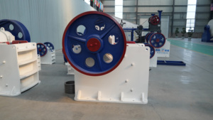 Trituradora de Mandíbulas Portátil PE250x400 con Motor Central, Equipo de Trituración de Mineral de Oro de Alta Eficiencia para Minería <span class=keywords><strong>Artesanal</strong></span> en África - Product Image 2