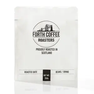 Sacs d'emballage de poche de café en papier kraft à fond plat avec gousset latéral recyclé noir personnalisé avec fenêtre pour emballage de café