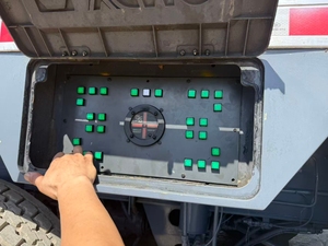 Grúa hidráulica usada de 240 toneladas con pluma telescópica de 160 m, marca china original, pocas horas de uso, certificación CE - Product Image 5