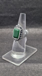 Bague en argent sterling avec pierres précieuses en onyx vert au design antique, cadeau de bijoux de style vintage fait à la main - Product Image 3