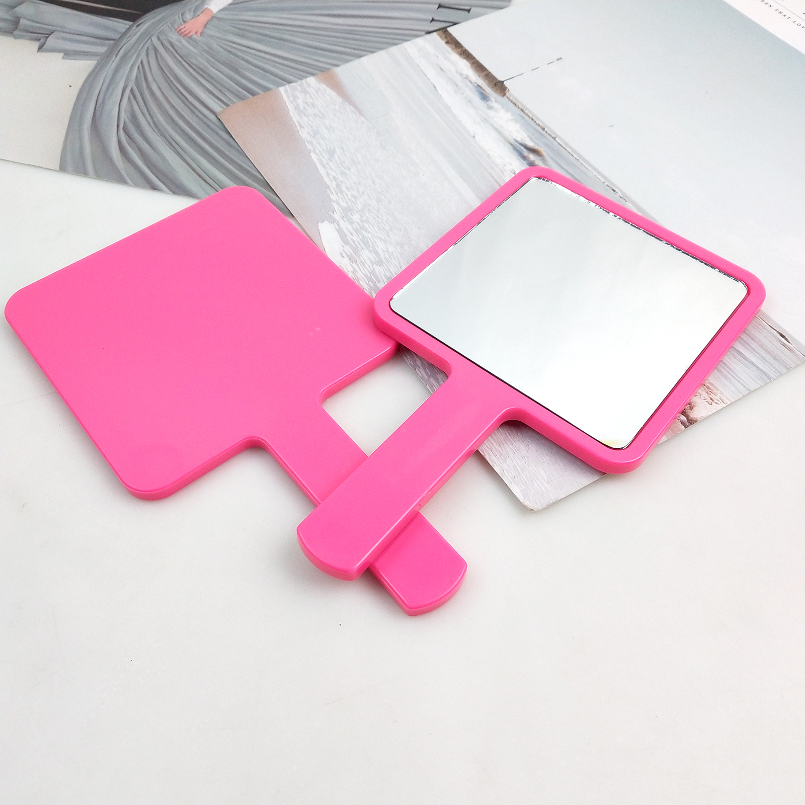 1 miroir de maquillage de petite taille