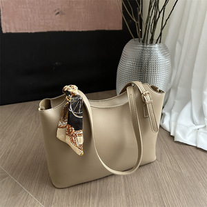 Bolso Tote de PU para Mujer, Primavera-Verano, Nuevo, Gran Capacidad, Estilo de Alta Gama, Resistente a Salpicaduras, Versátil, para el Día a Día - Product Image 6