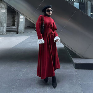 Robe longue modeste bordeaux à manches longues et poignets volantés, col montant, en maille, élégante tenue islamique pour le quotidien et le Ramadan - Product Image 1