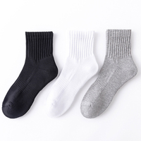 Chaussettes de créateur de haute qualité avec logo personnalisé Chaussettes en coton taille unisexe pour hommes Chaussettes de sport personnalisées pour le cyclisme et la randonnée