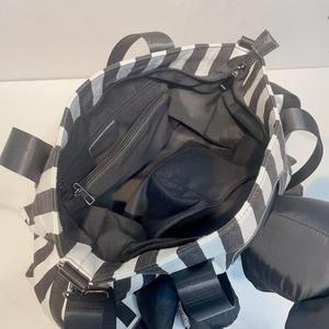 Sac fourre-tout personnalisé avec logo, sac à bandoulière en nylon rayé, nouveau style, sac fourre-tout décontracté pour femme avec longue poignée, grande capacité, fermeture éclair - Product Image 5
