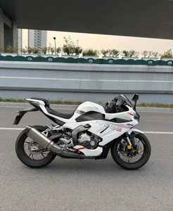 วอเก้ อาร์อาร์500เอส สปอร์ตไบค์ |   เครื่องยนต์ 500 ซีซี แบบอินไลน์ 4 สูบ 57 กิโลวัตต์ |   วาล์วไอเสียแบบสลับได้ <span class=keywords><strong>Nissin</strong></span> Brakes ABS TCS - Product Image 5