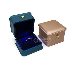 Boîte à bijoux en cuir de luxe avec lumière LED, emballage cadeau personnalisé avec logo, tendance - Product Image 2
