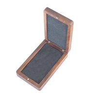 Boîte de présentation en bois de noyer massif pour pièces de monnaie avec doublure floquée, étui de rangement en bois personnalisé pour pièces commémoratives et badges
