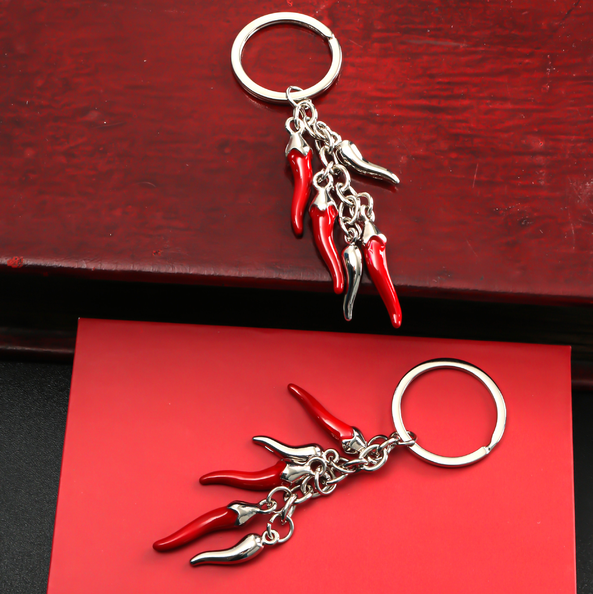 Italy Tourist Souvenir Chili Peppers Keychain in Zinc Alloy - 3D