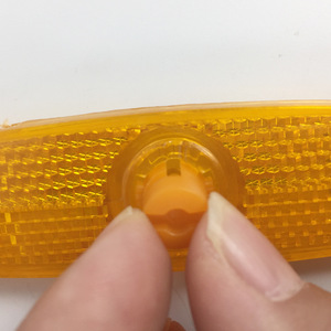Réflecteurs de vélo jaunes en résine plastique en forme de poisson, lumière d'avertissement pour roue, accessoire de cyclisme - Product Image 1