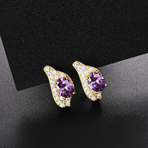 Cm Bán Buôn Nhà Sản Xuất Vàng CZ Bông Tai 2025 Thiết Kế Mới Thả Hình Dạng Hình Trái Tim 14K Đầy Màu Sắc Zircon Người Phụ Nữ Huggie Bông Tai - Product Image 3