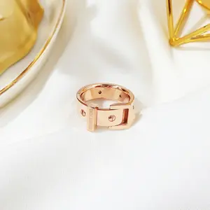 Gioielli minimalisti anelli smaltati con rivetti a forma di O semplici anelli con cinturino largo in acciaio inossidabile in oro rosa colorato