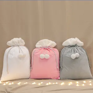 Hot Sale Kerst Custom Xmas Cadeau Tas Zacht Blanco Trekkoord Pluche Fluwelen Kerstzakken Met Pom Pom