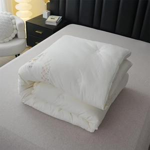 Minimalistisch Bedrukt Patroon Verdikte Ademende Wollen Quilt Comfortabele Thermostatische Deken In Huis Met Katoenen Vulling - Product Image 4