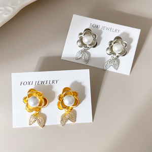Boucles d'oreilles clous vintage en perles et fleurs avec zircon et cuivre, bijoux de fiançailles et de mariage pour femmes, plaqué or 18 carats et rhodium - Product Image 6
