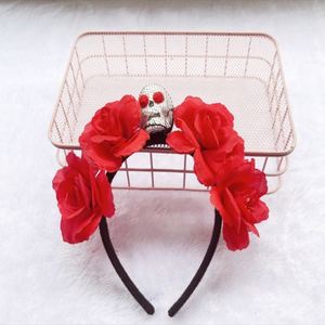 Diadema con Calavera del Día de los Muertos y Flores Rojas y Negras - Corona Floral Gótica para Halloween y Disfraces - Product Image 3