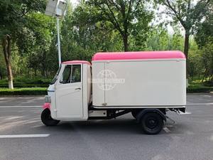 Food Truck en Acier Inoxydable avec Grill, Friteuse, Congélateur et Plan de Travail pour la Restauration Rapide (Shawarma, Kebab, Burger) - Product Image 3