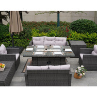 Canapé rectangulaire de luxe en osier à six places avec cadre en acier Barbecue pour dîner en famille Pe Vine Villa Fire Pit Table et ensemble de chaises