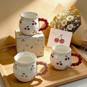 Taza de Café de Cerámica con Relieve 3D Pintada a Mano, Personalizable de Fábrica, 350 ml, Ecológica, con Diseño de Cereza, para Regalo - Product Image 1