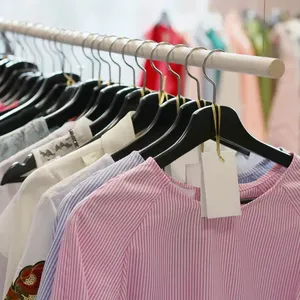 Zomilux ไม้แขวนเสื้อไม้มะฮอกกานี40ไม่ลื่นดีไซน์ทันสมัยสำหรับสำนักงานซูเปอร์มาร์เก็ตร้านบูติกโลโก้ที่ปรับแต่งได้ - Product Image 1