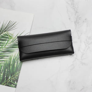 Étui à lunettes en microfibre noire, rectangulaire, unisexe, couleur unie, 8-8,9 pouces, design conventionnel pour le rangement des lunettes de soleil et des lunettes - Product Image 1