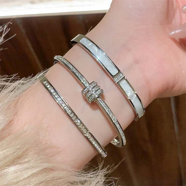 bracelets lv