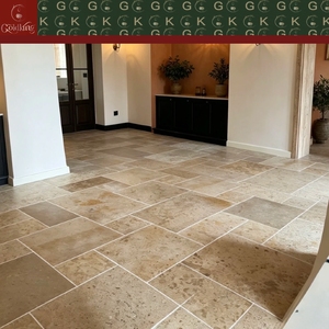Dalles <span class=keywords><strong>de</strong></span> sol en <span class=keywords><strong>pierre</strong></span> calcaire beige doux GOLDKING pour hôtels et villas <span class=keywords><strong>de</strong></span> luxe, finition polie, pré-coupées, pour grands projets, usage intérieur et extérieur - Product Image 2