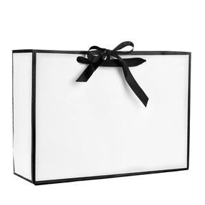 Sacs de luxe en papier d'art avec ruban, matériaux recyclés, finition mate, pour promotion en supermarché, vêtements, avec pelliculage - Product Image 4