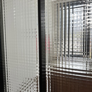 <span class=keywords><strong>Puerta</strong></span> Abatible con Rotura de Puente Térmico Resistente a Huracanes, con Vidrio Esmerilado en Rejilla, Impermeable e Insonorizada para <span class=keywords><strong>Entrada</strong></span> de Hotel o Villa - Product Image 3
