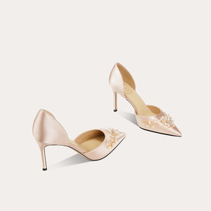 รองเท้าส้นสูงประดับดอกไม้คริสตัลสีแดงแบบเซ็กซี่ ปลายแหลม ส้นเตี้ย สำหรับผู้หญิง ส้นสูง 6 ซม./8 ซม. เหมาะสำหรับงานแต่งงาน งานปาร์ตี้ และงานเลี้ยง - Product Image 3