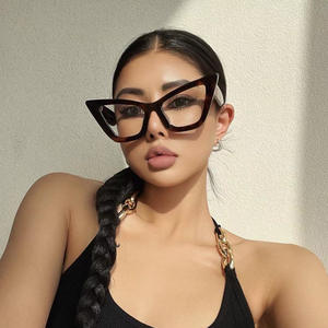 Lunettes de soleil œil de chat style européen et américain, monture noire en PC, protection UV400, unisexe, pour tenues tendance ZS 98006 - Product Image 5