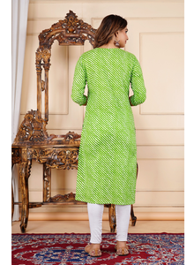 Compre Kurti Laheriya Verde Estampado, Kurti Étnico de Algodón con Cuello Redondo y Mangas Tres Cuartos, Ropa Casual - Product Image 2
