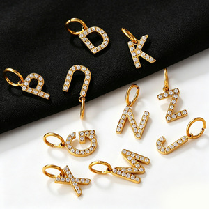 Pendentif en forme de lettre C en acier inoxydable plaqué or avec strass pour collier, cadeau unisexe - Product Image 1