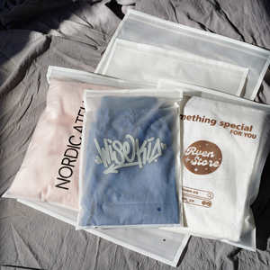 Bolsas de Plástico Ecológicas para Empacar Ropa al por Mayor, Bolsas para Jeans y Camisetas, Bolsas con Cierre y Logotipo Personalizado Impreso - Product Image 2