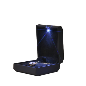 Boîte cadeau en velours noir avec lumière LED, logo personnalisé, boîte à bijoux à ouverture rabattable pour collier et pendentif, emballage pour bijoux de mariage - Product Image 1