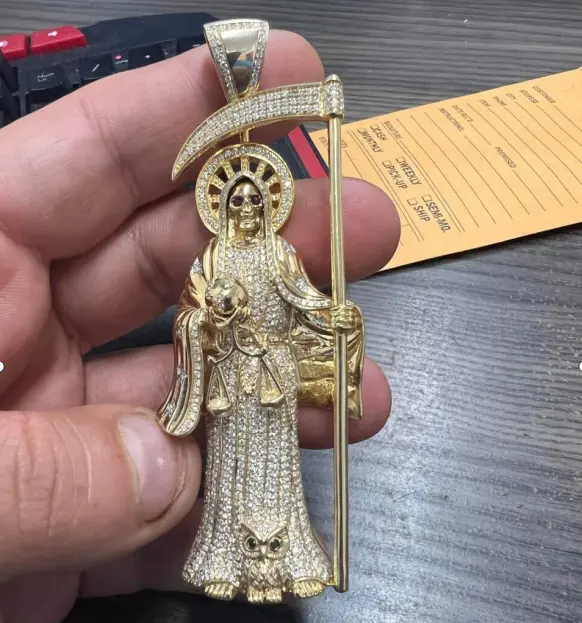 Duyizhao Hip Hop Iced Out Santa Muerte Charm Pendant Brass Micro Pave Zircon Mortal Holy Death Skull Pendant Men Jewelry