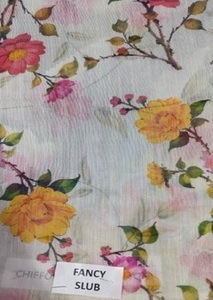 Tela de Algodón 100% Ligera con Diseño Elegante y Estampado Digital para Confección de Prendas y Vestidos - Product Image 3