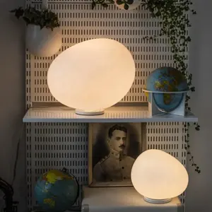 2022 lampada da tavolo moderna semplice creativa con globo decorativo materiale con sfera di vetro leggero per soggiorno