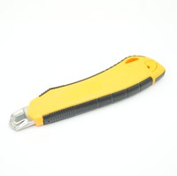 Couteau utilitaire rétractable 18mm à verrouillage automatique avec poignée TPR Lame en acier au carbone pour l'industrie OEM pris en charge