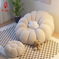 Pouf en forme de pétale à haute résilience, rembourré en tissu bouclé, doux comme un nuage, luxe léger, idéal pour balcon et salon