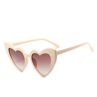 2021 vente en gros drôle femmes marque designer oeil de chat rétro amour lunettes de soleil en forme de coeur
