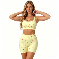 Ensemble de yoga deux pièces pour femme de haute qualité, imprimé cœurs, avec crop top à fines bretelles et short taille haute, pour la plage, le sport et l'entraînement
