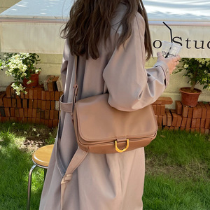 กระเป๋าสะพายข้างผู้หญิง สีน้ำตาล ความจุขนาดใหญ่ สไตล์คลาสสิก กระเป๋าสะพายข้างแบบพกพา ใช้ได้ทุกวัน - Product Image 5