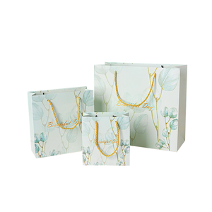 Sacs en carton kraft écologiques de qualité professionnelle, personnalisables, finitions brillantes/mates/non couchées, conçus pour valoriser votre marque - Product Image 2