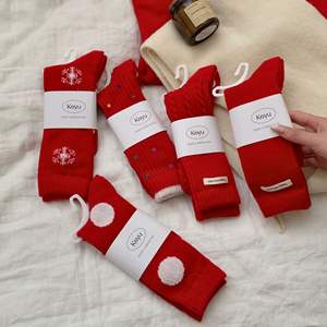 JIngwen OEM <span class=keywords><strong>Chaussettes</strong></span> en tricot à <span class=keywords><strong>gros</strong></span> points rouges pour Noël et le Nouvel An, <span class=keywords><strong>chaussettes</strong></span> mi-mollet d'hiver, <span class=keywords><strong>chaussettes</strong></span> antidérapantes, fabricant de Guangzhou - Product Image 4