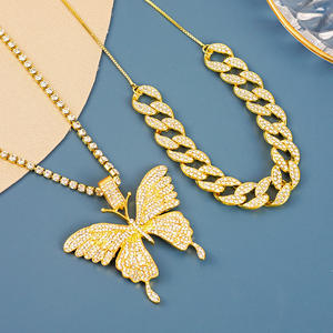 Ceci est un accessoire é<span class=keywords><strong>l</strong></span>égant et stylé, transfrontalier, provenant d'Europe et d'Amérique. Il présente un collier avec pendentif cubain entièrement orné de strass. - Product Image 6